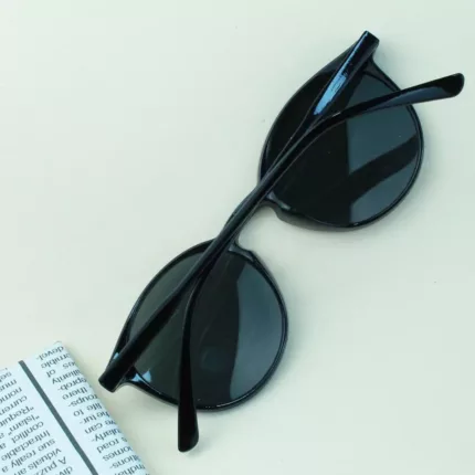 عکس انواع مدل عینک یو وس 400 مناسب صورت با فرم گرد و کوچک